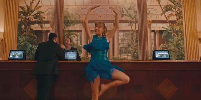 10 Hal Yang Mungkin Terlewatkan di Video 'Delicate' Taylor Swift