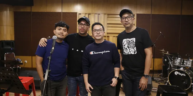 10 Potret Nostalgia Manis Kerispatih & Sammy Simorangkir Dalam Sesi Latihan Untuk Konser "Gen-P Generasi Pesta"