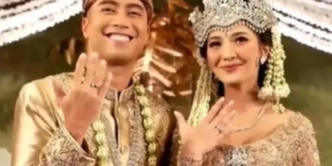 11 Potret Detik-Detik Akad Nikah Vidi Aldiano dan Sheila Dara Aisha, Sarat Adat Sunda - Diwarnai Senyum Bahagia Kedua Mempelai