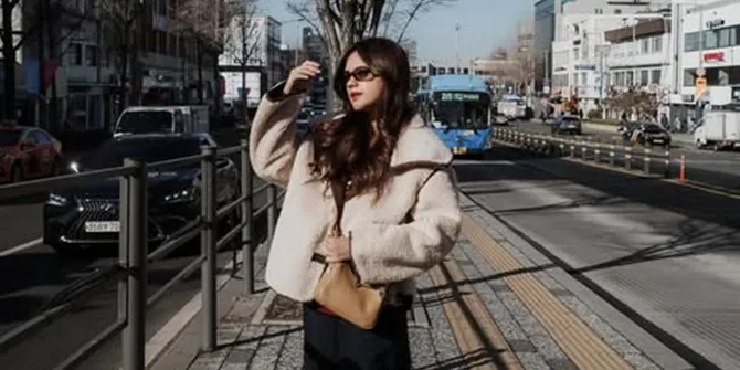 7 Gaya Seleb Liburan Musim Dingin di Korea, Tampil Stylish dan Memukau