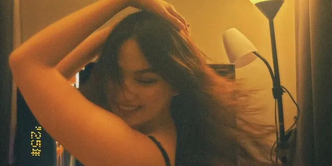 7 Potret Aisyah Aqilah Asyik Joget Ikuti Lantunan Lagu-lagu Cinta