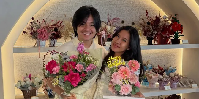 7 Potret Angga Yunanda Rayakan Ultah Bersama Shenina Cinnamon, Romantis Banget