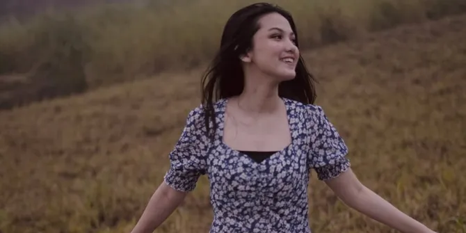 7 Potret Cantik Aisyah Aqilah, Bintang 'MENIKAHI JADI YANG KEDUA' yang Suka Main ke Alam