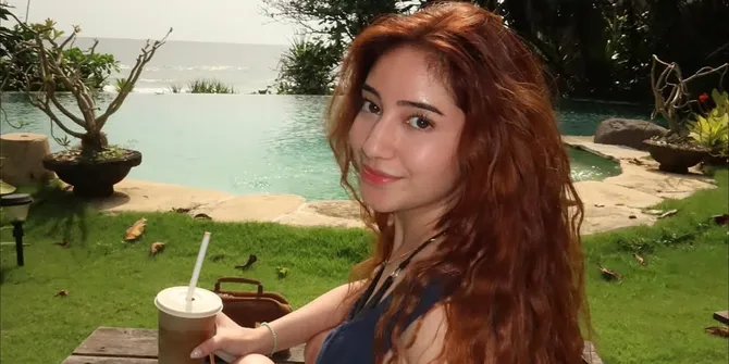 7 Potret Dannia Salsabilla Pamer Kecantikan, Rambut Berantakan Tapi Pesonanya Tak Pudar