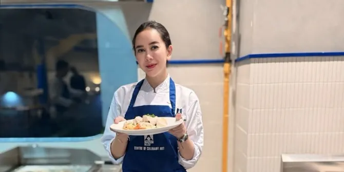 7 Potret Dapur Rumah Aura Kasih, Modern Minimalis dengan Konsep Ruang Terbuka