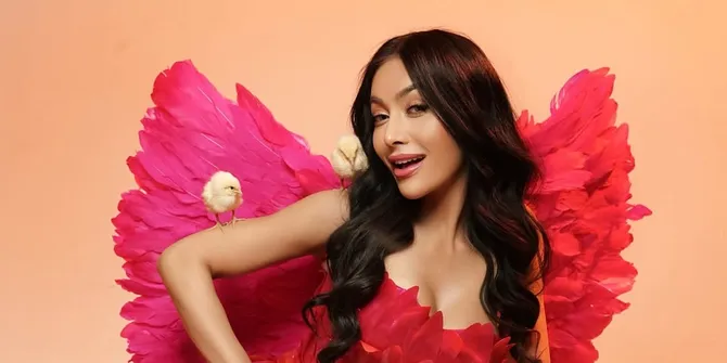 7 Potret Denada yang Makin Kurus, Sempat Disangka Pakai Obat Diet hingga Narkoba