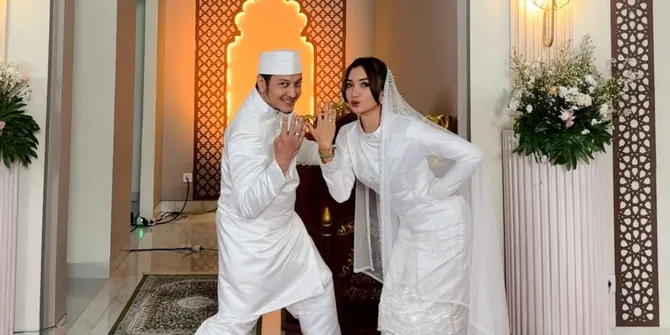 7 Potret Dimas Anggara 'Nikah' dengan Yuriska Patricia, Serasi Pakai Busana Putih