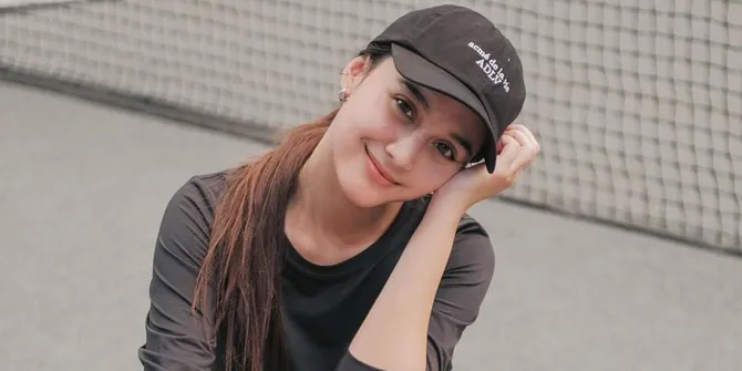 7 Potret Esta Pramanita, Doyan Padel di Tengah Syuting CINTA SEDALAM RINDU