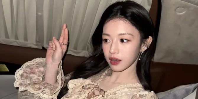 7 Potret Go Yoon Jung dengan Berbagai Gaya Busana, dari Kasual Hingga Glamor