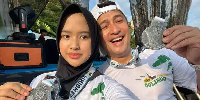 7 Potret Irfan Hakim Fun Run Bareng Putri Tercinta di Usia 50 Tahun, Kompak dan Seru