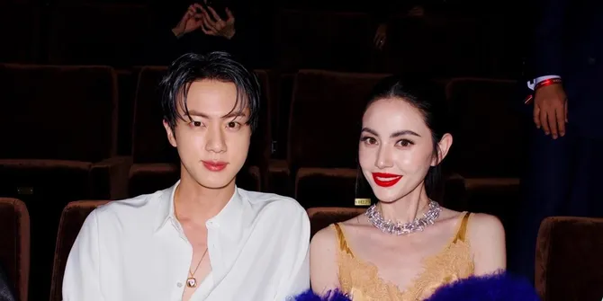 7 Potret Jin BTS di Milan Fashion Week, Tampil Menawan dengan Kemeja Putih bak Pangeran