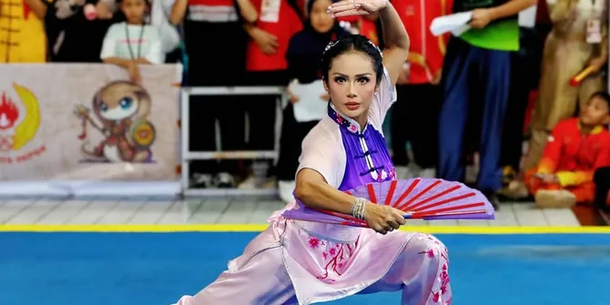 7 Potret Kris Dayanti Juara 1 di Kejurnas Wushu, Bawa Pulang Medali Emas