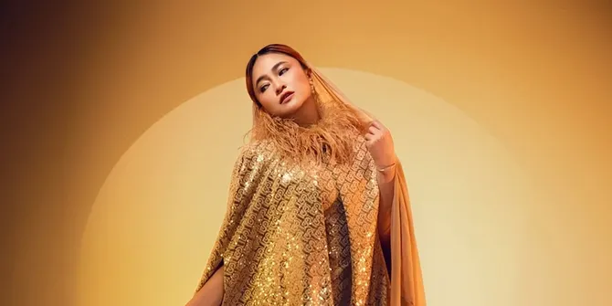 7 Potret Marshanda Edisi Lebaran, Tampil Kompak dengan Sienna - Sama-Sama Cantik