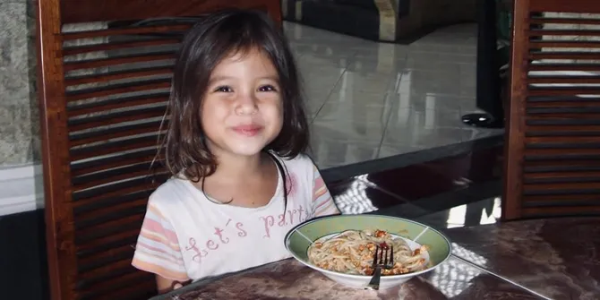 7 Potret Masa Kecil Jolina, Aktris Pendatang Baru yang Main di ASMARA GEN Z