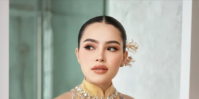 7 Potret Nicole Parham Gelar Acara Sangjit, Tampil Anggun dalam Balutan Cheongsam Emas