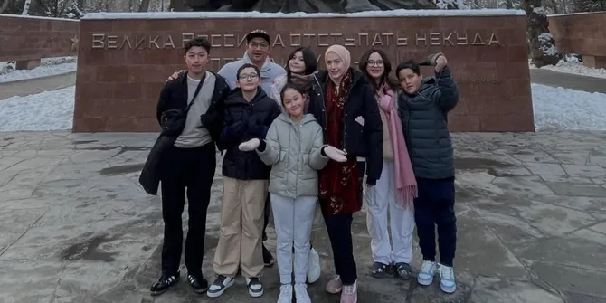 7 Potret Pasha Ungu Liburan ke Kazakhstan Bareng Semua Anak Minus Kiesha Alvaro