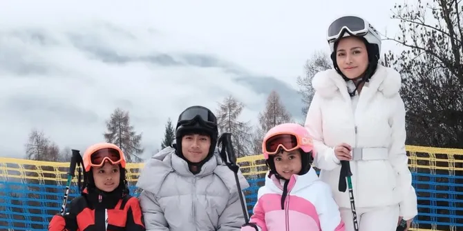 7 Potret Rachel Vennya Jajal Ski Pertama Kali di Italia Bareng Keluarga