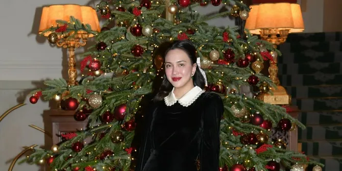 7 Potret Shandy Aulia Rayakan Natal Bareng Anak dan Ibu, Cantik dengan Gaun Hitam