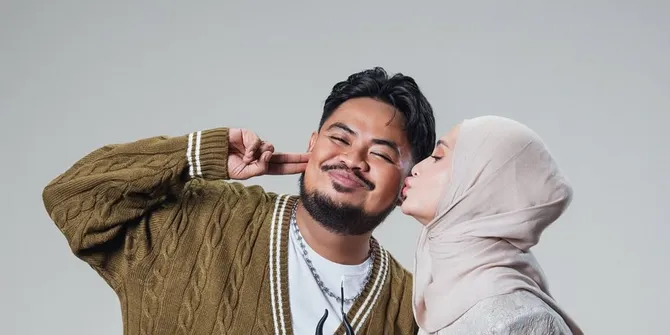 7 Potret Ultah Sederhana Rigen Rakelna, Dirayakan Bareng Keluarga - Dapat Ucapan Manis