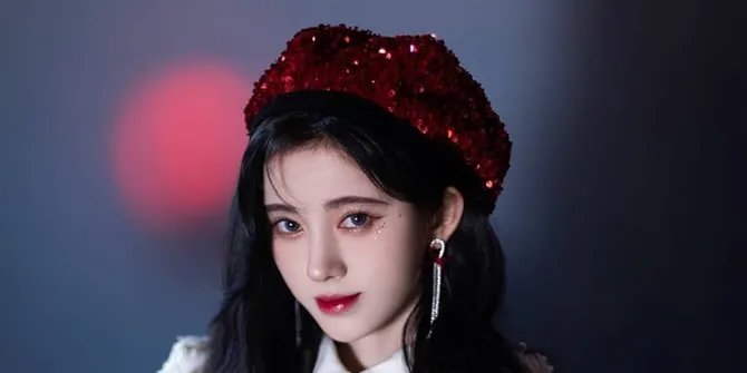 7 Potret Update Terbaru Ju Jingyi di Weibo, Tunjukkan Pesona Cantik Meski Tampil Kasual