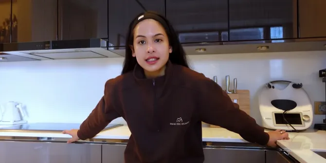 8 Potret Dapur Apartemen Maudy Ayunda, Desain Minimalis dan Simpel