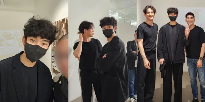 8 Potret Kim Soo Hyun ke Pameran Seni, Rambut Keriting Alami Tanpa Catokan Bikin Gemas