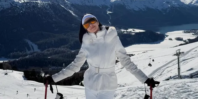 8 Potret Nia Ramadhani Nikmati Winter, Main Ski di Switzerland Bersama Keluarga