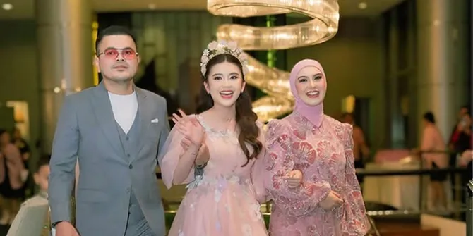 8 Potret Penampilan Irish Bella di Ultah Anak Sambung, Memesona dengan Makeup Flawless