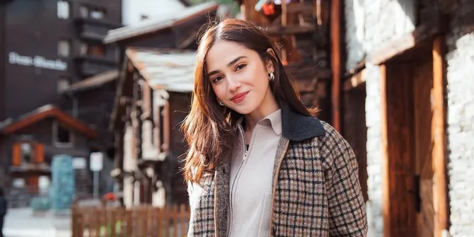 9 Potret Outfit Syifa Hadju di Berbagai Momen, Konsisten Stylish dan Cantik