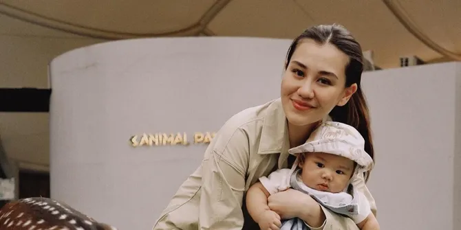 Aaliyah Massaid dan Baby Arash Jalan-jalan Lihat Hewan, Seru Bareng Zahwa