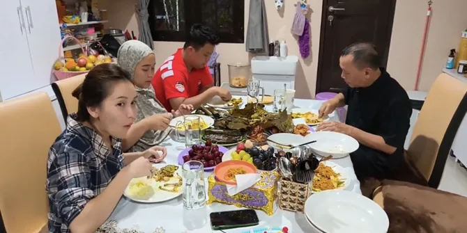 Ada Fuji Sampai Ayu Ting Ting, Momen Sahur Pertama Selebriti di Ramadan 2026