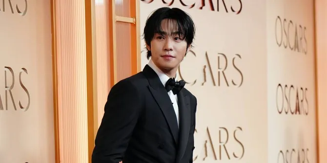 Ahn Hyo Seop di Red Carpet Oscar 2026, Si Jinu Ganteng Pakai Tuxedo