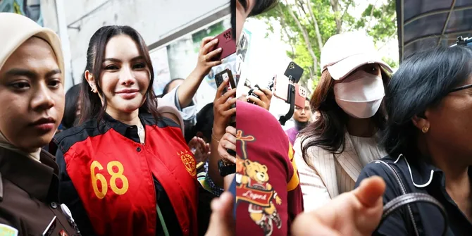 Air Mata Nikita Mirzani Pecah Saat Dengar Kesaksian Lolly di Sidang Vadel Badjideh, Akui Ingin Dengar Alur Cerita