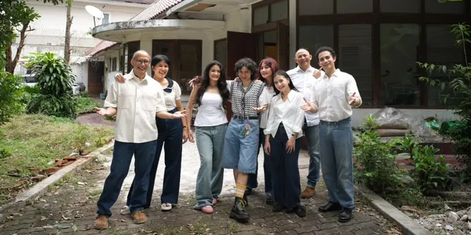 Ajak Prilly Latuconsina, Omara Esteghlal Abadikan Momen di Rumah Kakek Sebelum Dibongkar
