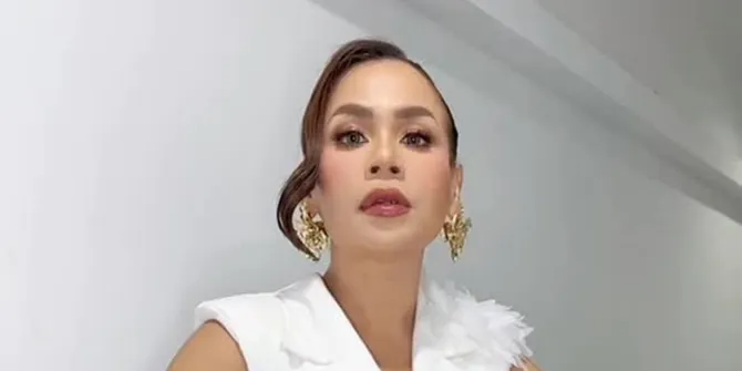 Amanda Manopo Koleksi Parfum Capai 100 Lebih, Melaney Ricardo Gak Mau Kalah - Ikutan Spill