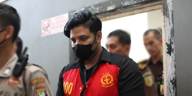 Ammar Zoni Dikawal Ketat Tiba di Jakarta dari Nusakambangan, Masuk Kamar Khusus