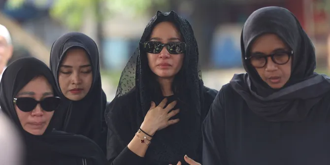 Ayah Bunga Zainal Mengembuskan Napas Terakhir Setelah Semua Anaknya Berkumpul
