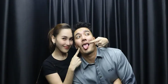 Ayu Ting Ting - Boy William Battle Sama Sarwendah - Giorgino, Tampil Kompak