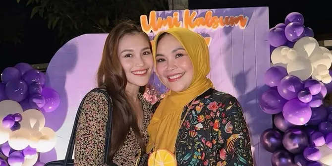 Ayu Ting Ting Siapkan Kado Umrah Untuk Ultah Ibunda, Ternyata Hasil Patungan Keluarga