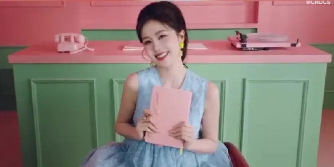 Bai Lu Resmi Jadi Brand Ambassador Crocs