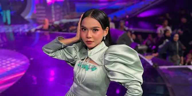 Bakal Jadi Host DA8, Ini Sederet Potret Syaqirah DA7 yang Centil dan Imut