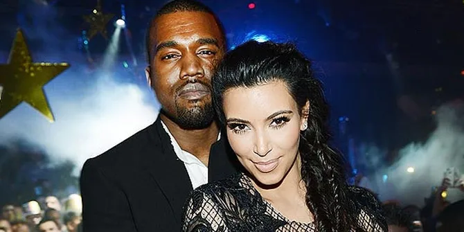 Cara Seksi Kim Kardashian Rayakan Tahun Baru