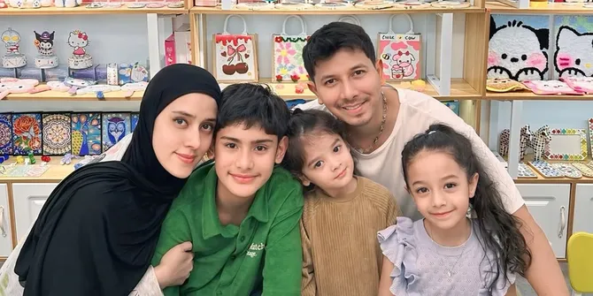 Cara Unik Fairuz A Rafiq Pantau Ibadah Anak Selama Ramadan, Ada Rapor dan Stiker