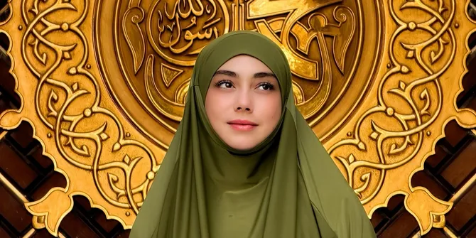 Celine Evangelista Ajari Putrinya Wudhu dan Salat, Jemima Ikuti Setiap Gerakan dengan Baik