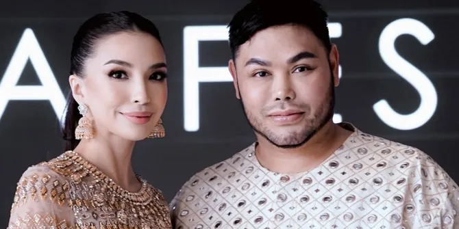 Deretan Selebriti Cantik Berbusana India di Fashion Show Ivan Gunawan, Dihadiri 2 Diva
