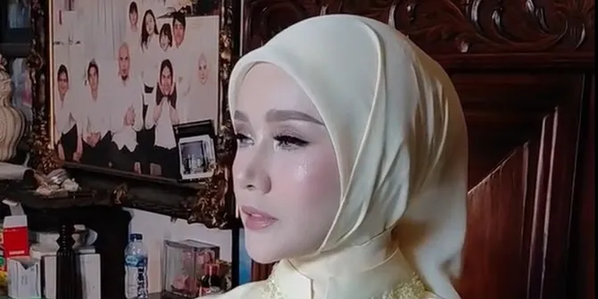 Potret Detail Penampilan Mulan Jameela di Lamaran El Rumi dan Syifa Hadju