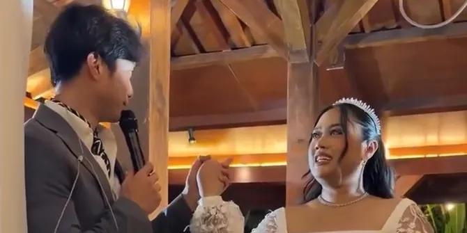 Dikta di Resepsi Pernikahan Adik, Nyanyi Hingga Bikin Pengantin Nangis