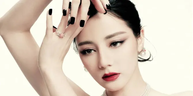 Dilraba Dilmurat Tampil Menawan Hiasi Sampul Majalah Marie Claire Edisi Juni 2026 dengan Make Up Bold