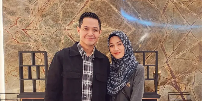 Dude Harlino Bantah Isu Cerai dari Alyssa Soebandono