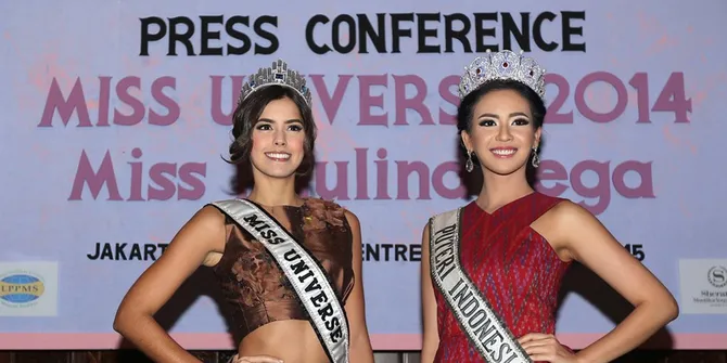 Duel Gaya Elvira Devinamira - Paulina Vega, Cantik Mana?